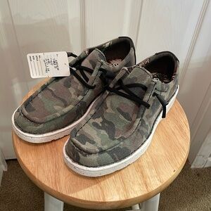 Justin camo shoes size 8 new with tags